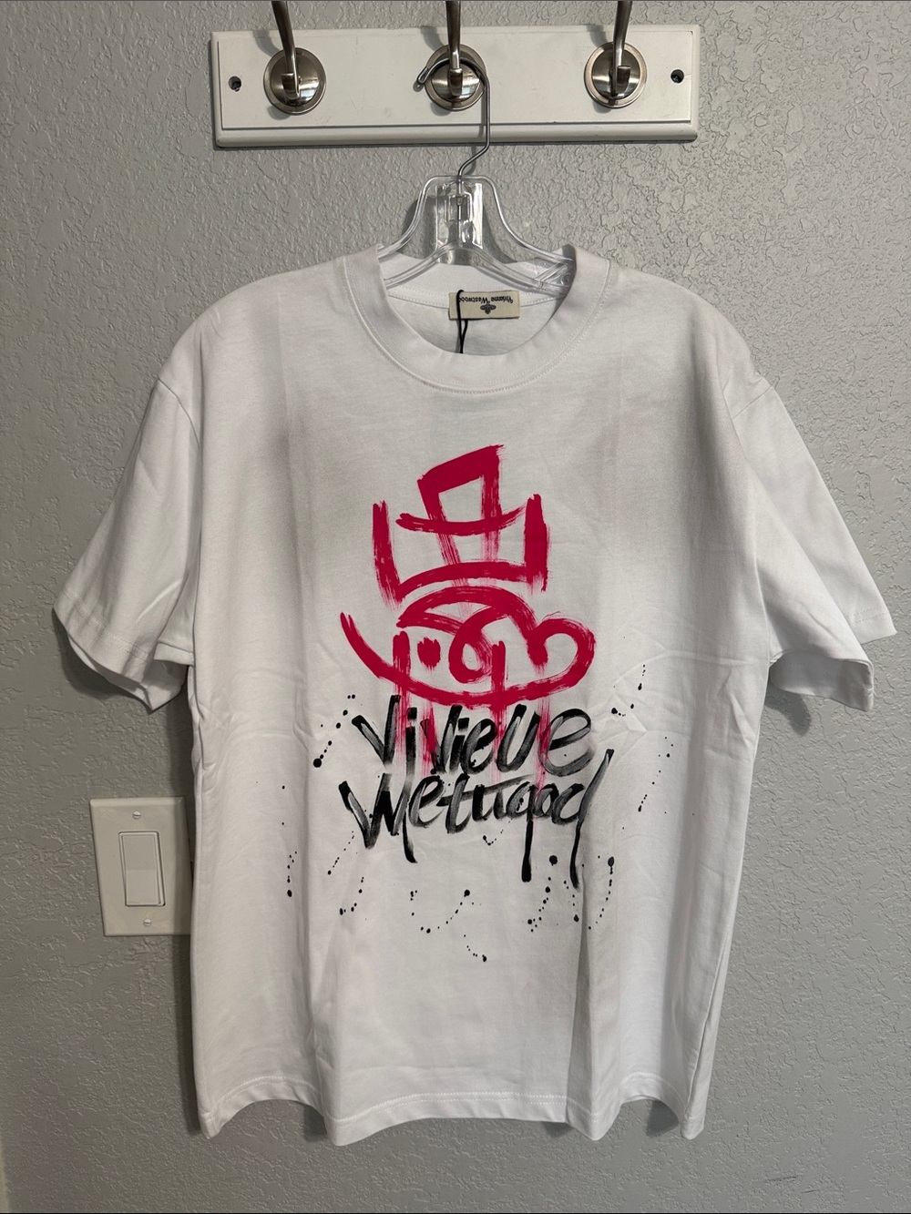 Men's White Short-Sleeve Graphic Tee with Pink Script Art